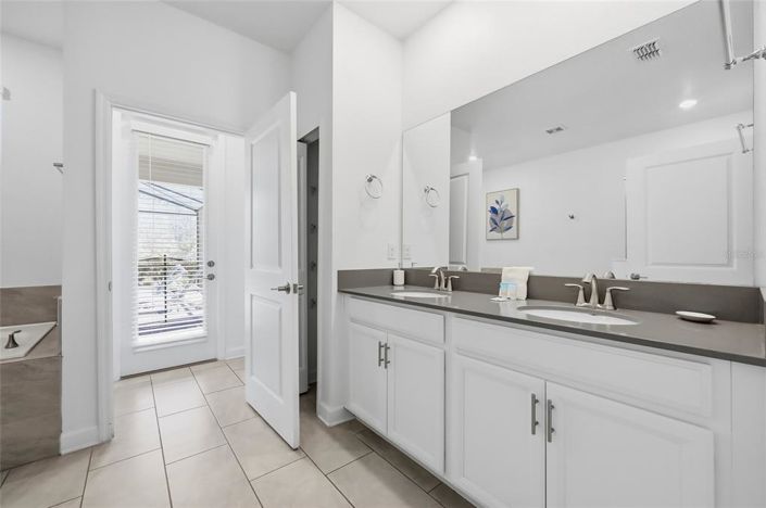 Image No.23-8 Bed Property for sale