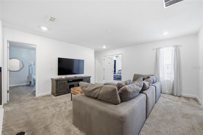 Image No.32-8 Bed Property for sale