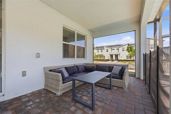 Image No.60-8 Bed Property for sale