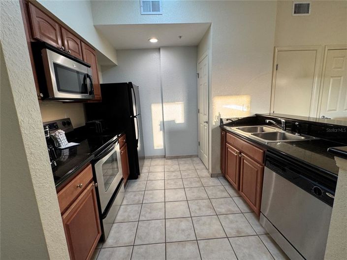 Image No.10-3 Bed Property for sale