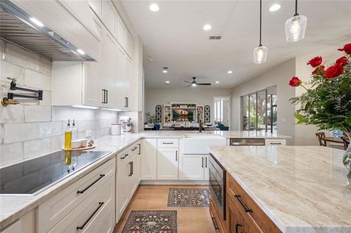 Image No.17-5 Bed Property for sale