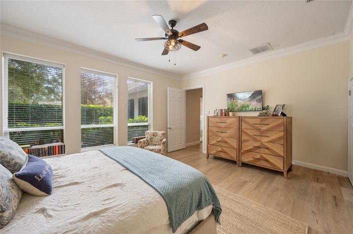 Image No.24-5 Bed Property for sale