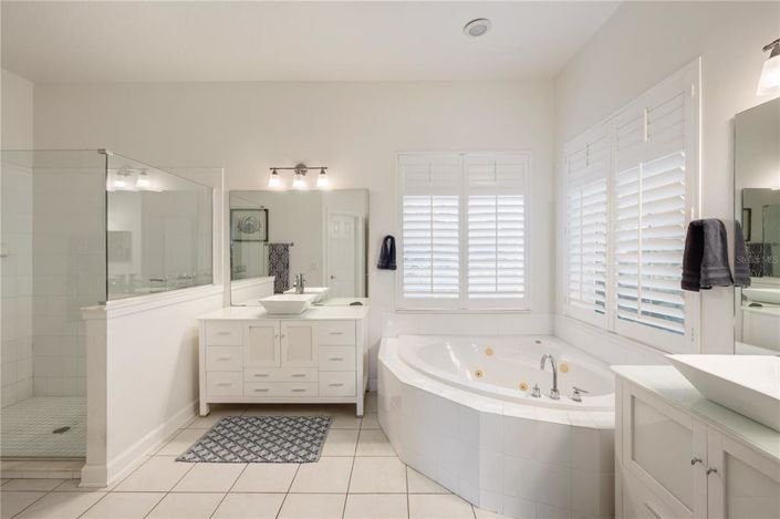 Image No.25-5 Bed Property for sale