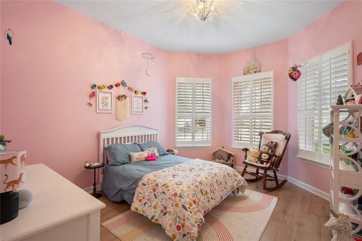 Image No.28-5 Bed Property for sale