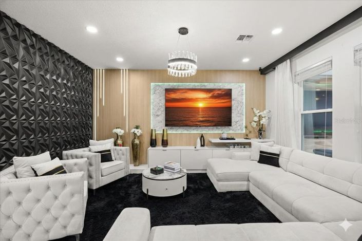 Image No.10-5 Bed Property for sale