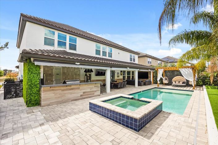 Image No.15-5 Bed Property for sale