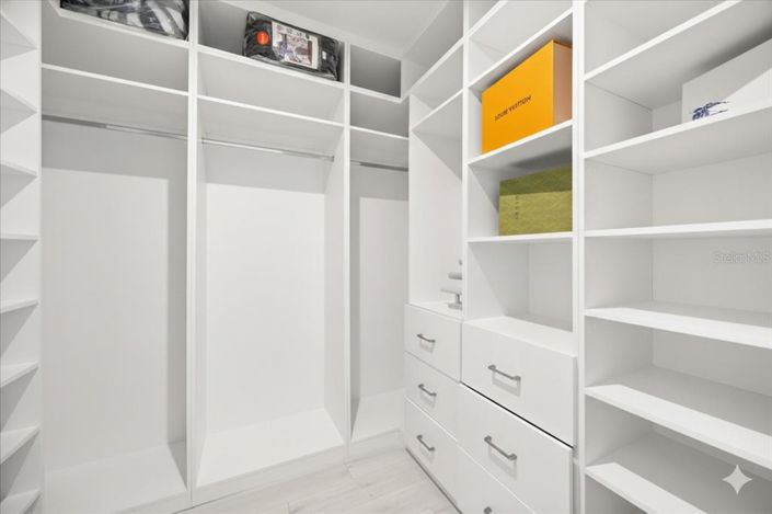 Image No.21-5 Bed Property for sale