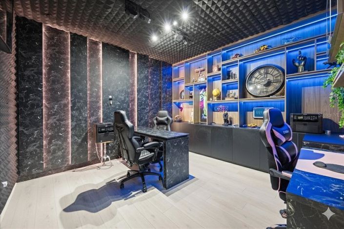 Image No.25-5 Bed Property for sale