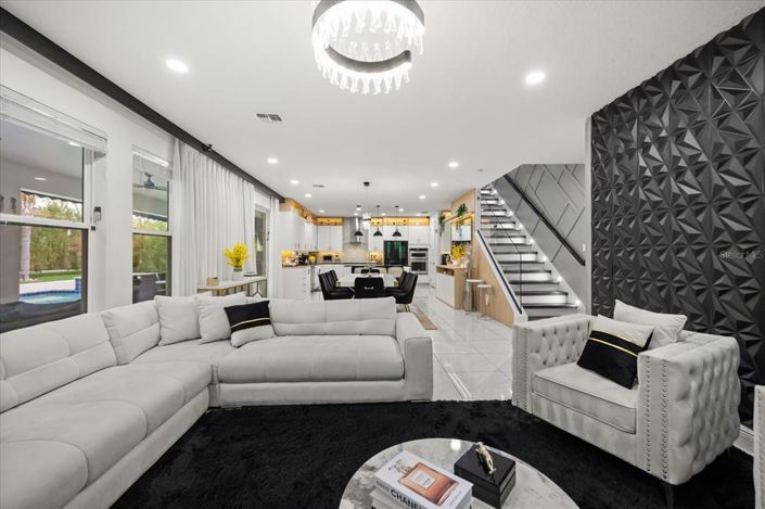 Image No.6-5 Bed Property for sale