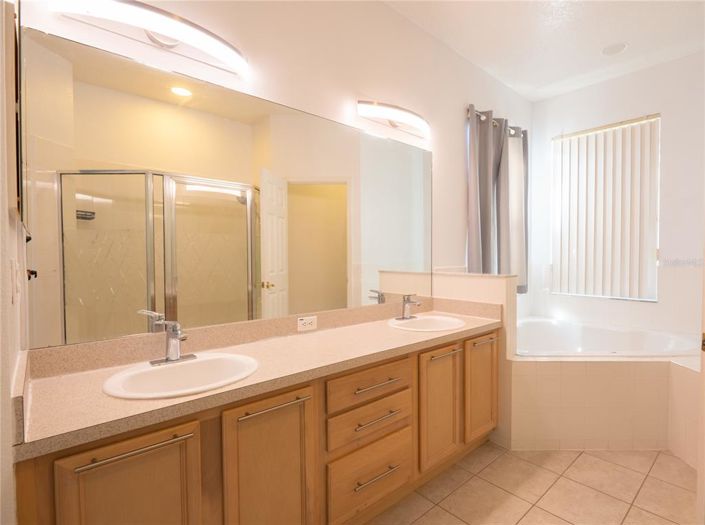 Image No.15-4 Bed Property for sale