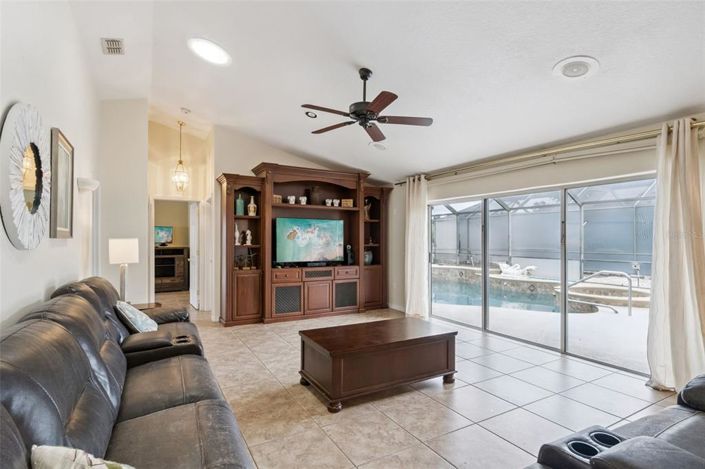 Image No.4-Propriété de 5 chambres à vendre à Kissimmee