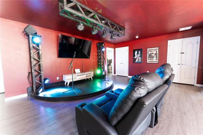 Image No.12-9 Bed Property for sale