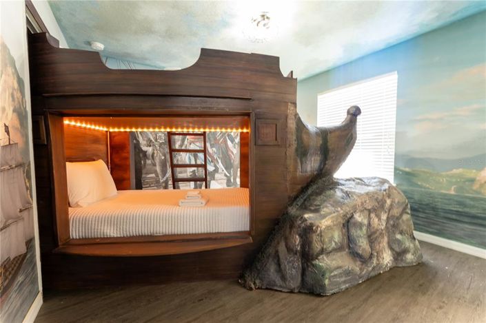 Image No.25-9 Bed Property for sale