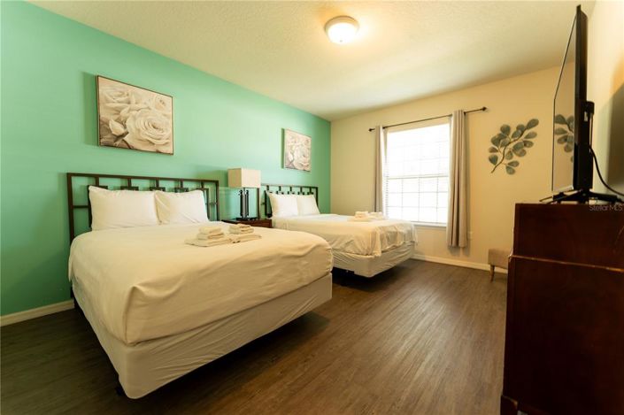 Image No.4-9 Bed Property for sale