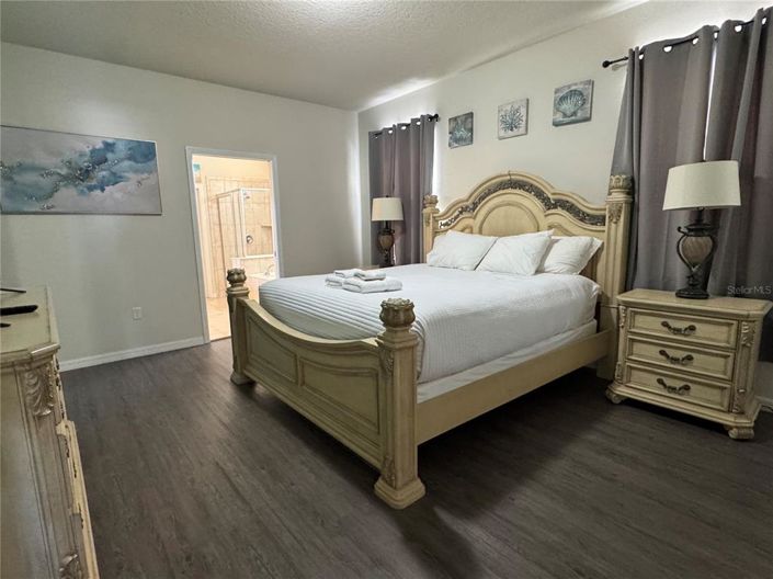 Image No.6-9 Bed Property for sale