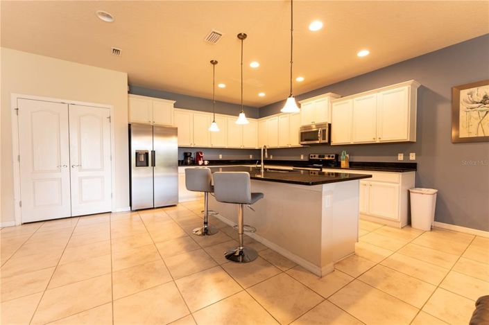 Image No.8-9 Bed Property for sale