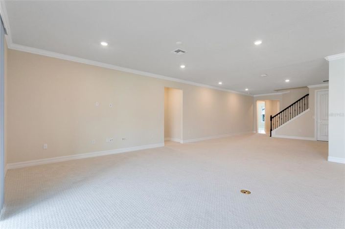 Image No.12-6 Bed Property for sale