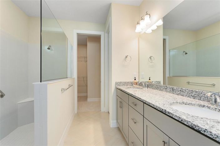 Image No.20-6 Bed Property for sale