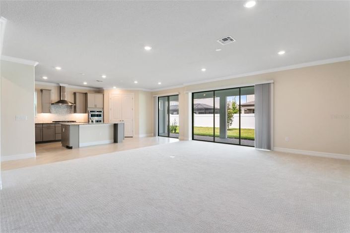 Image No.5-6 Bed Property for sale