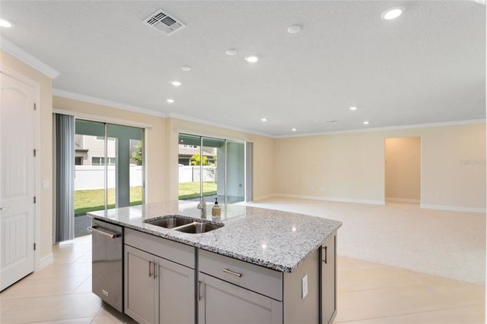 Image No.9-6 Bed Property for sale