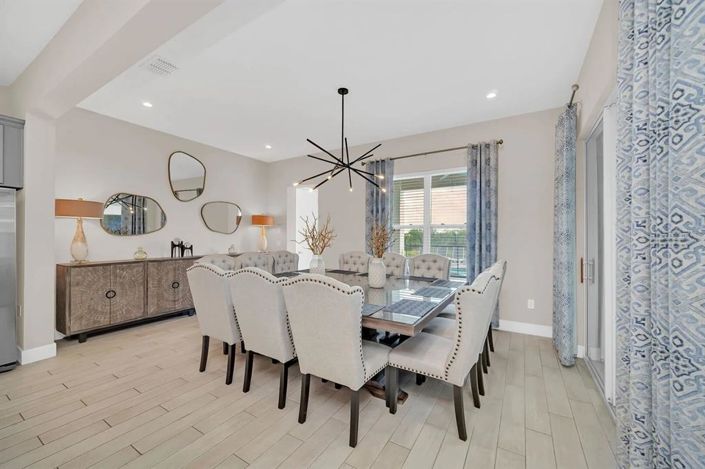 Image No.12-6 Bed Property for sale