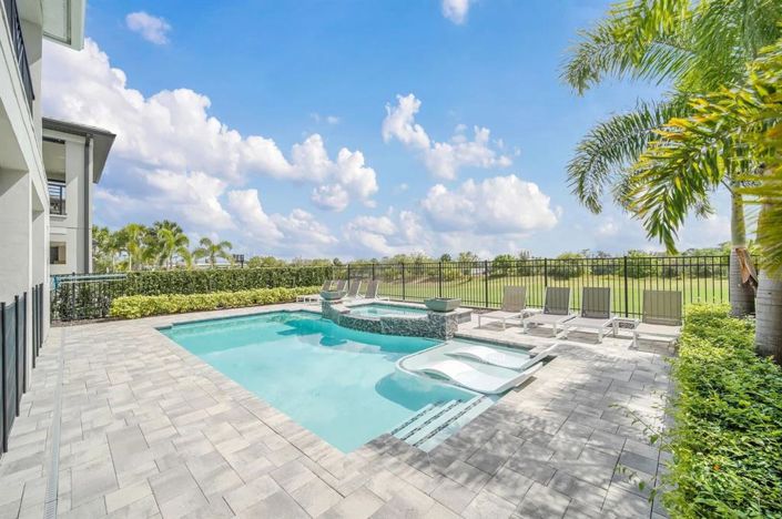 Image No.52-6 Bed Property for sale