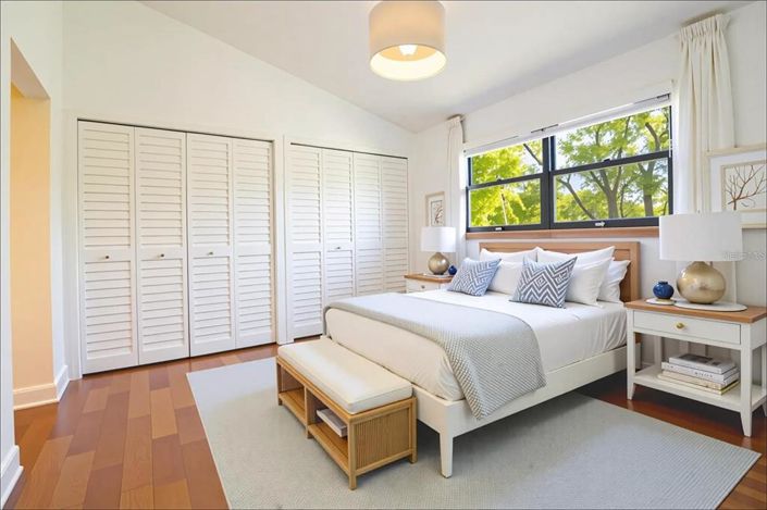 Image No.25-2 Bed Townhouse for sale