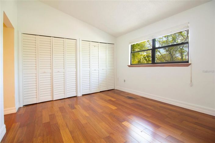 Image No.26-2 Bed Townhouse for sale