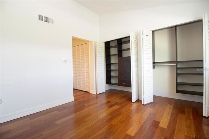 Image No.27-2 Bed Townhouse for sale