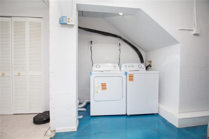 Image No.33-2 Bed Townhouse for sale