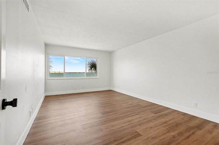 Image No.14-2 Bed Property for sale