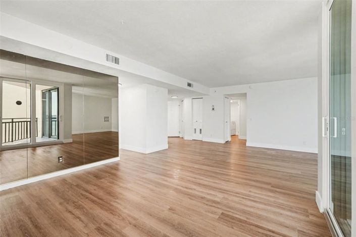 Image No.7-2 Bed Property for sale