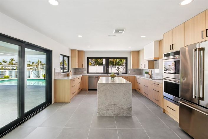 Image No.10-4 Bed Property for sale