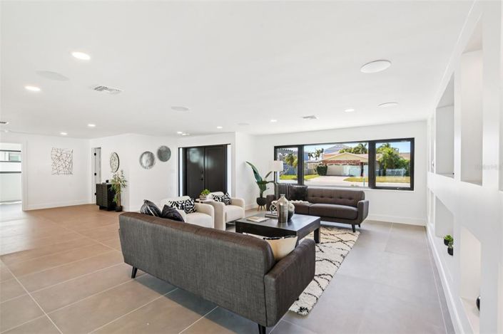 Image No.12-4 Bed Property for sale