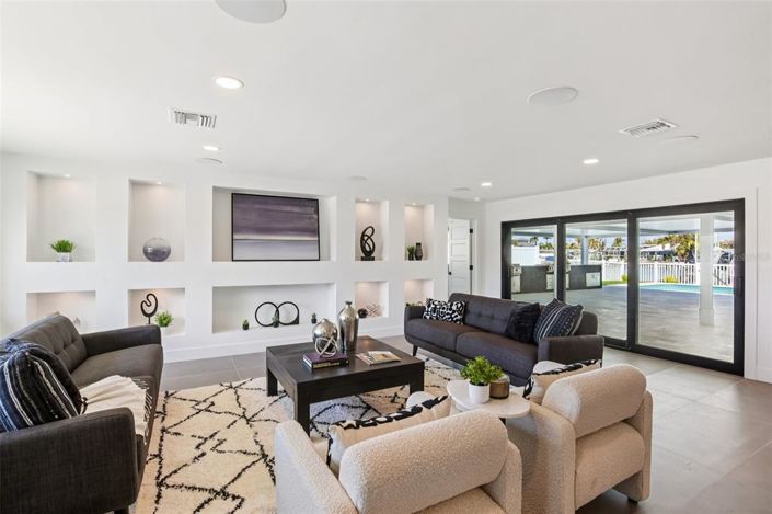 Image No.13-4 Bed Property for sale