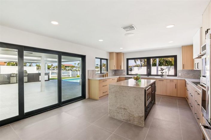 Image No.18-4 Bed Property for sale