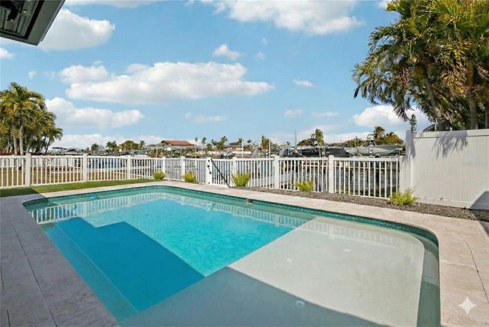 Image No.3-4 Bed Property for sale