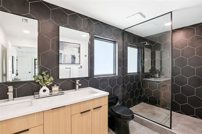 Image No.37-4 Bed Property for sale