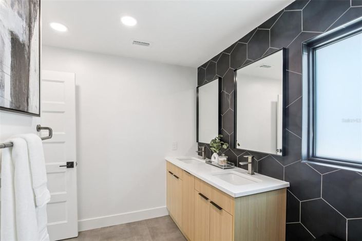 Image No.40-4 Bed Property for sale