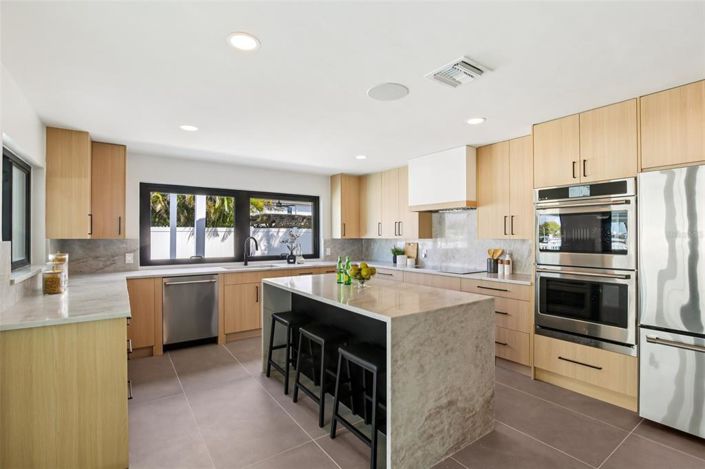 Image No.8-4 Bed Property for sale