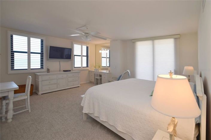 Image No.10-2 Bed Property for sale