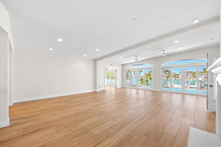 Image No.19-3 Bed Property for sale