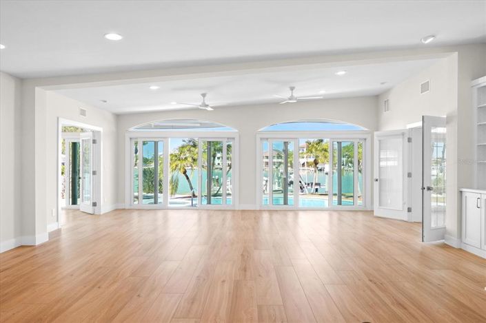 Image No.22-3 Bed Property for sale