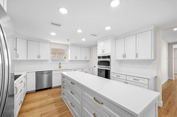 Image No.29-3 Bed Property for sale