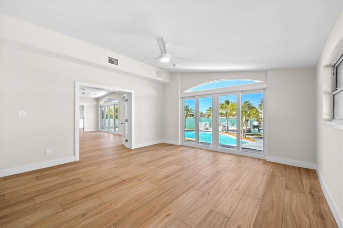 Image No.41-3 Bed Property for sale