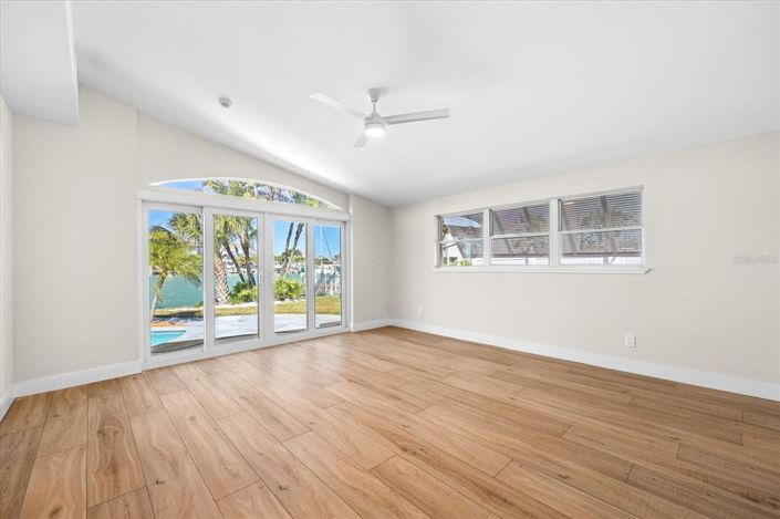 Image No.43-3 Bed Property for sale