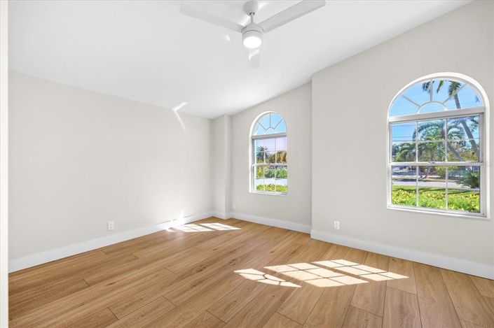 Image No.50-3 Bed Property for sale