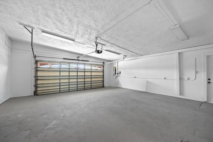 Image No.56-3 Bed Property for sale