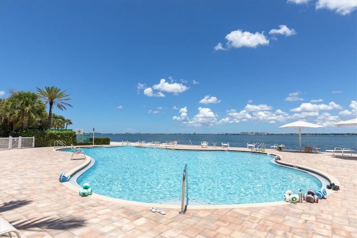 Image No.55-4 Bed Property for sale