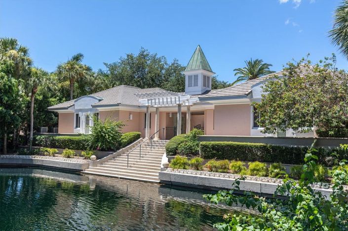 Image No.60-4 Bed Property for sale